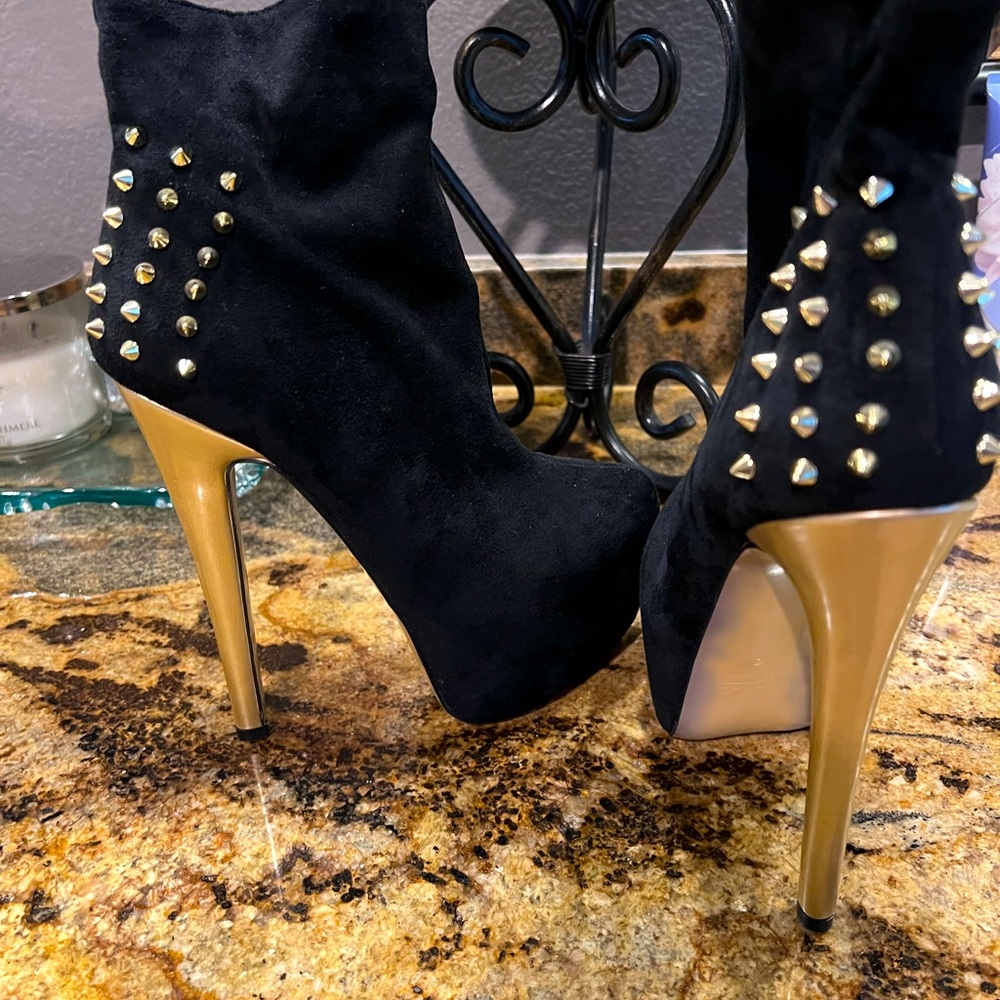 Black and gold suede Stiletto Booties size 6 NEW never been worn